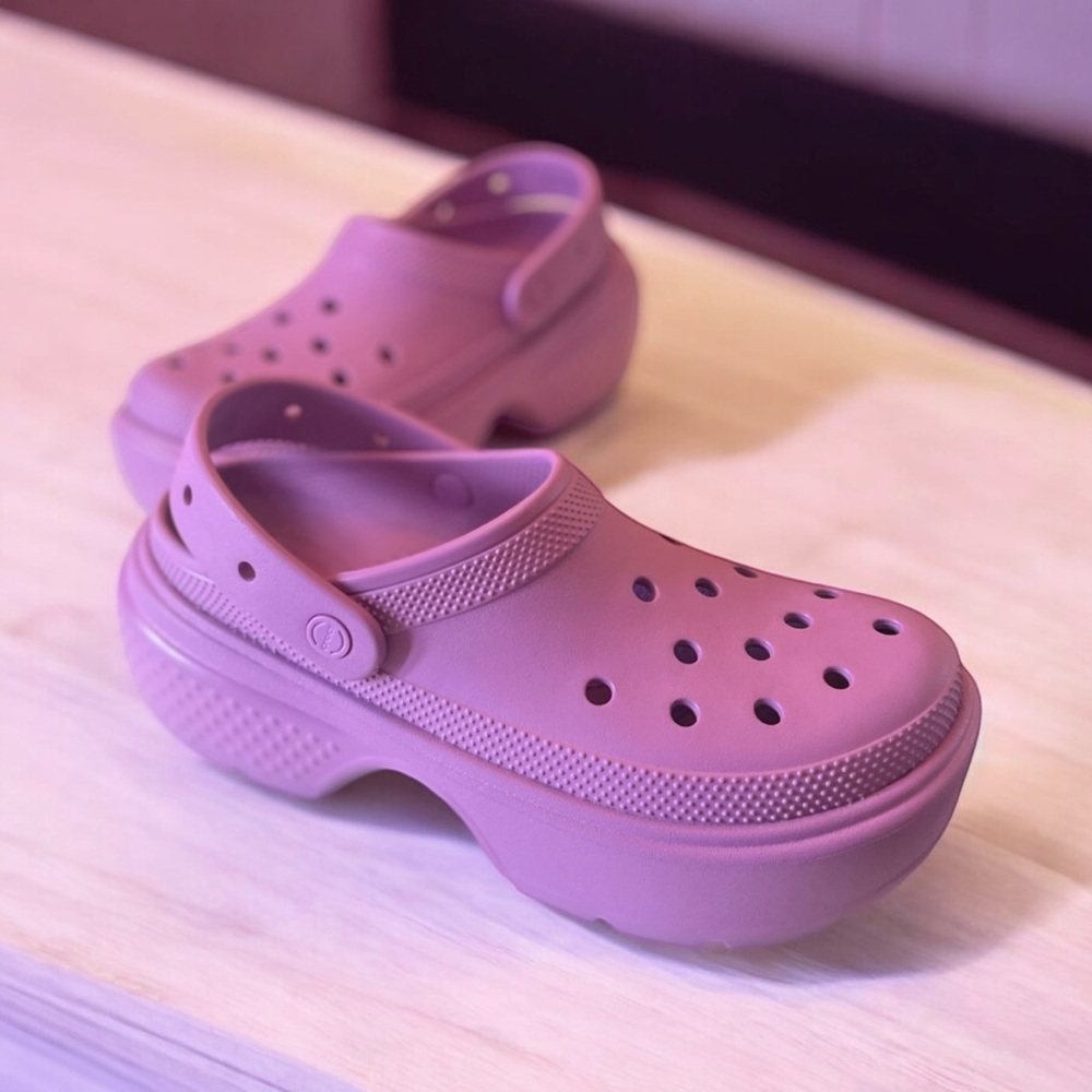 CROCS Platform Clogs in Lavender Purple - Picture 3 of 9